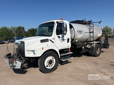 Rosco 56 x 84 x 132 1950 gal on 2007 Freightliner M2 106 4x2 Asphalt Distributor Truck