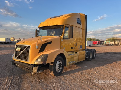 2012 Volvo VNL670 6x4 Ciągnik siodłowy T/A z kabiną sypialną
