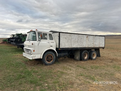 GMC 960 Grain Truck