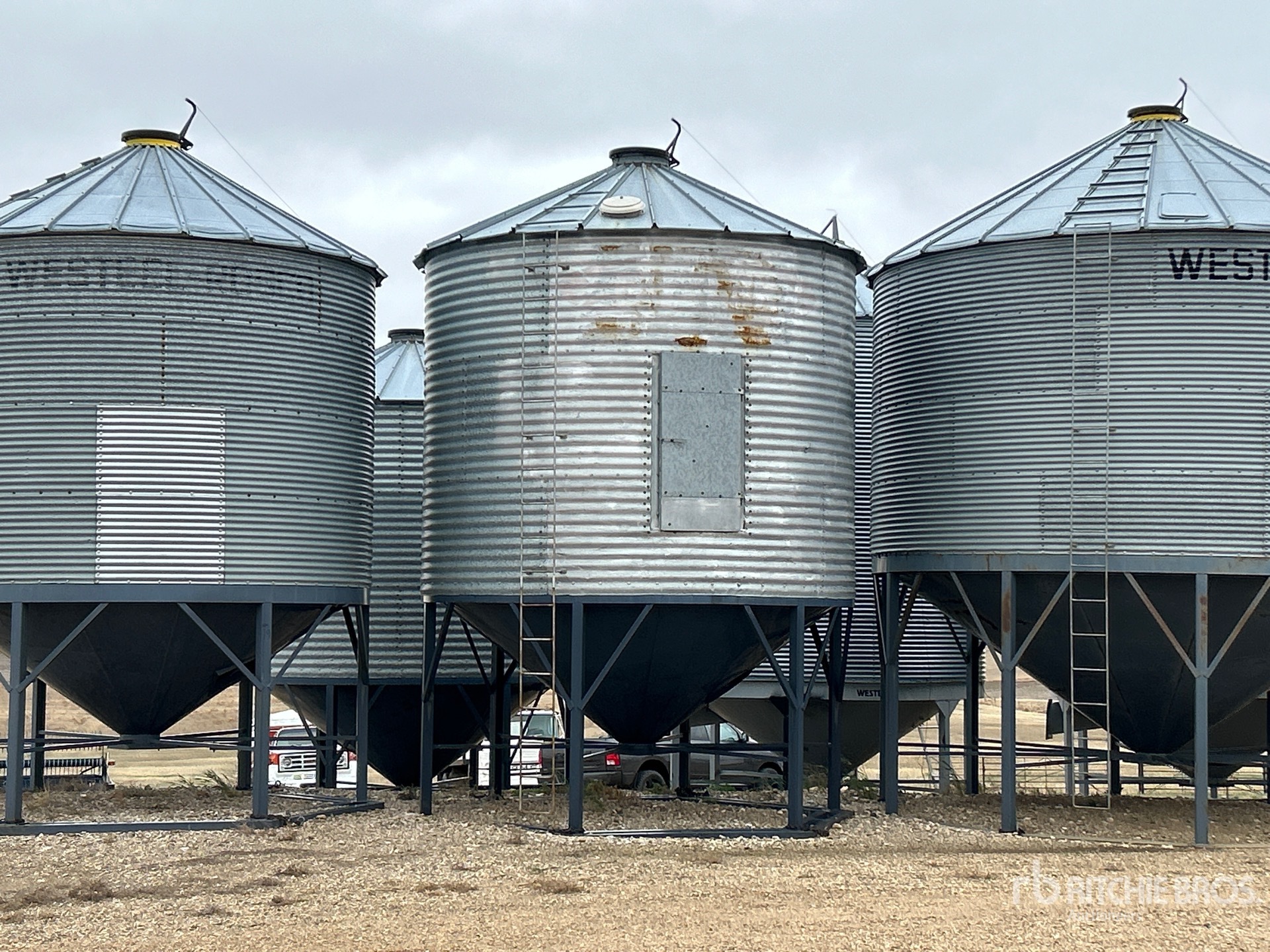 +/- 1800 bu 3 Ring Hopper Grain Bin