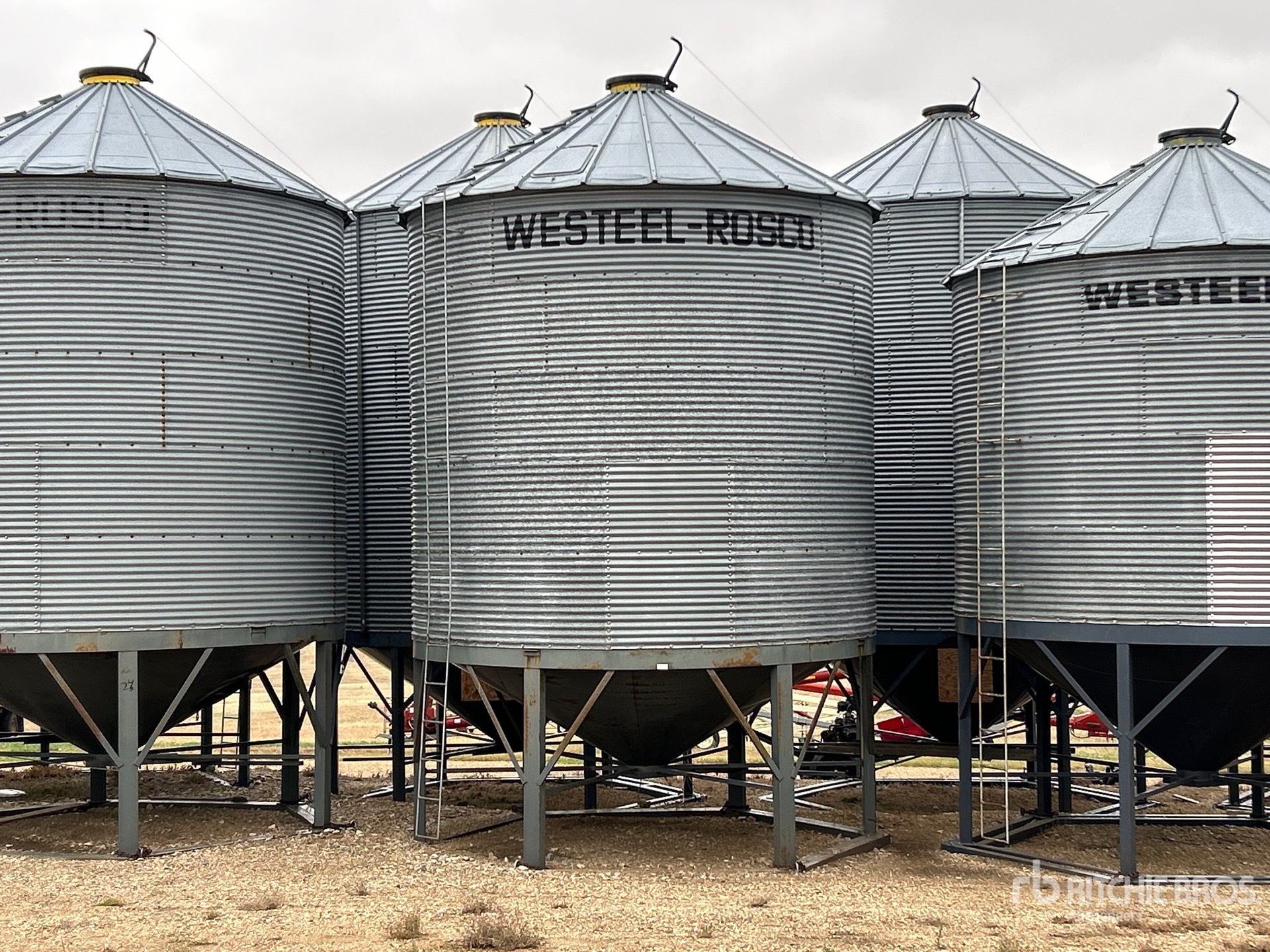 Westeel Rosco +/- 2200 bu 5 Ring Hopper Grain Bin