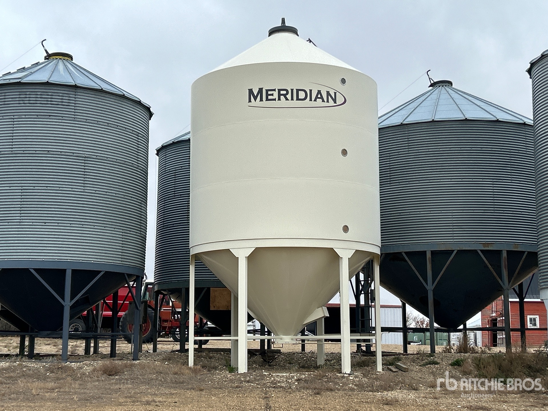 Meridian +/- 2000 bu Smooth Wall Hopper Grain Bin