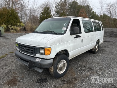 2003 Ford E-350 Super Duty XL Passenger Van