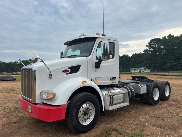 2016 Peterbilt 579 6x4 T/A Day Cab Truck Tractor 2016 Peterbilt 579 6x4 T/A Day Cab Truck Tractor