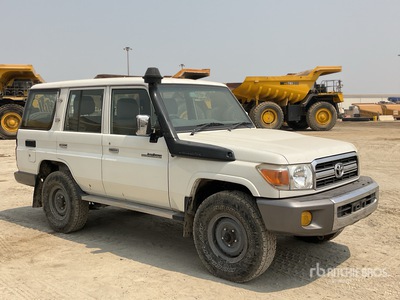 2011 Toyota Land Cruiser LX 4WD Vehiculo todoterreno