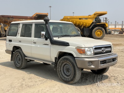 2011 Toyota Land Cruiser LX 4WD Vehiculo todoterreno