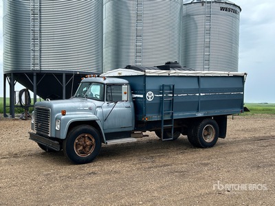 1977 International Loadstar 1600 4x2 Grain Truck