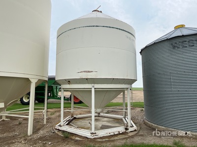 Trail Rite FB53 +/- 53 ton Smooth Wall Hopper Grain Bin
