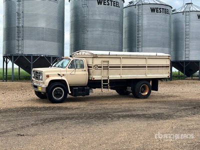 1985 GMC 7000 4x2 Camión de granos