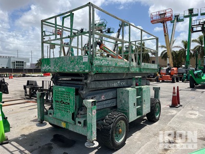2017 Skyjack SJ8841RT 4x4 Diesel Elevador de tijera (Inoperable)
