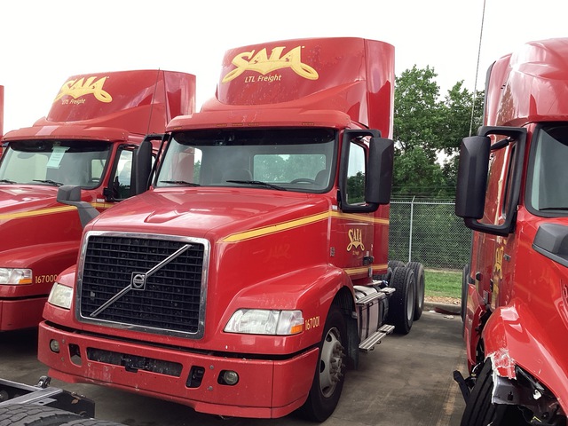 2016 Volvo VNM64T 6x4 T/A Day Cab Truck Tractor