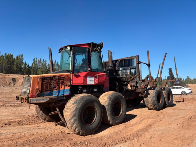 2005 Valmet 8x8 Log Forwarder (Inoperable) 2005 Valmet 8x8 Log Forwarder (Inoperable)