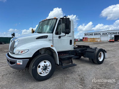 2010 International 4400 4x2 S/A Day Cab Truck Tractor