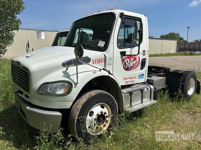 2015 Freightliner M2 106 4x2 Day Cab Truck Tractor