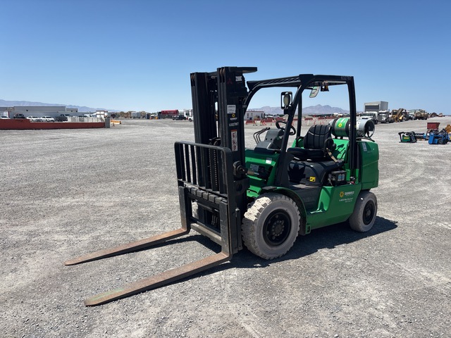 2014 Mitsubishi FG40N1