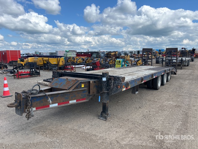 2007 Cam 29 ft Tri/A Equipment Trailer | Ritchie Bros
