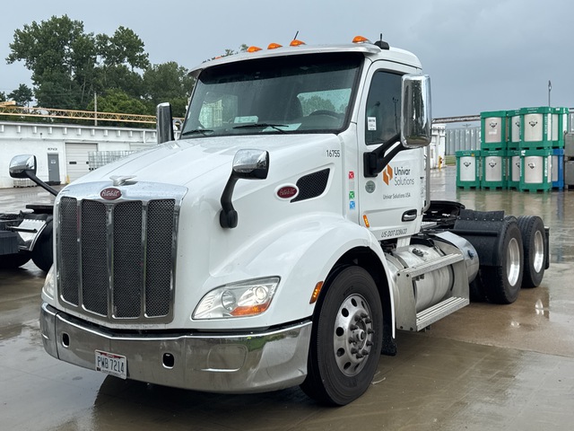 2016 Peterbilt 579 6x4 T/A Day Cab Truck Tractor