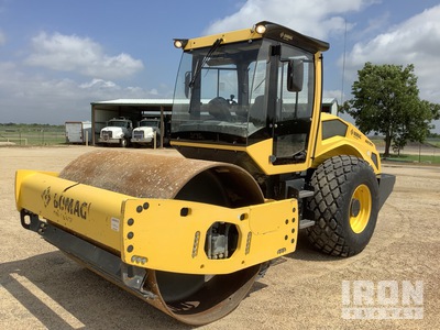 2018 Bomag BW211D-5 Smooth Drum Compactor