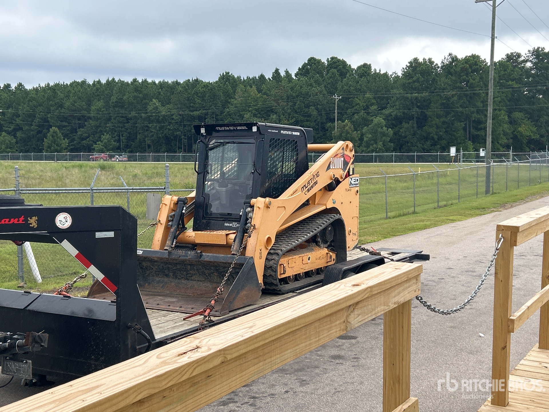 2019 Mustang 3200VT Compact Track Loader