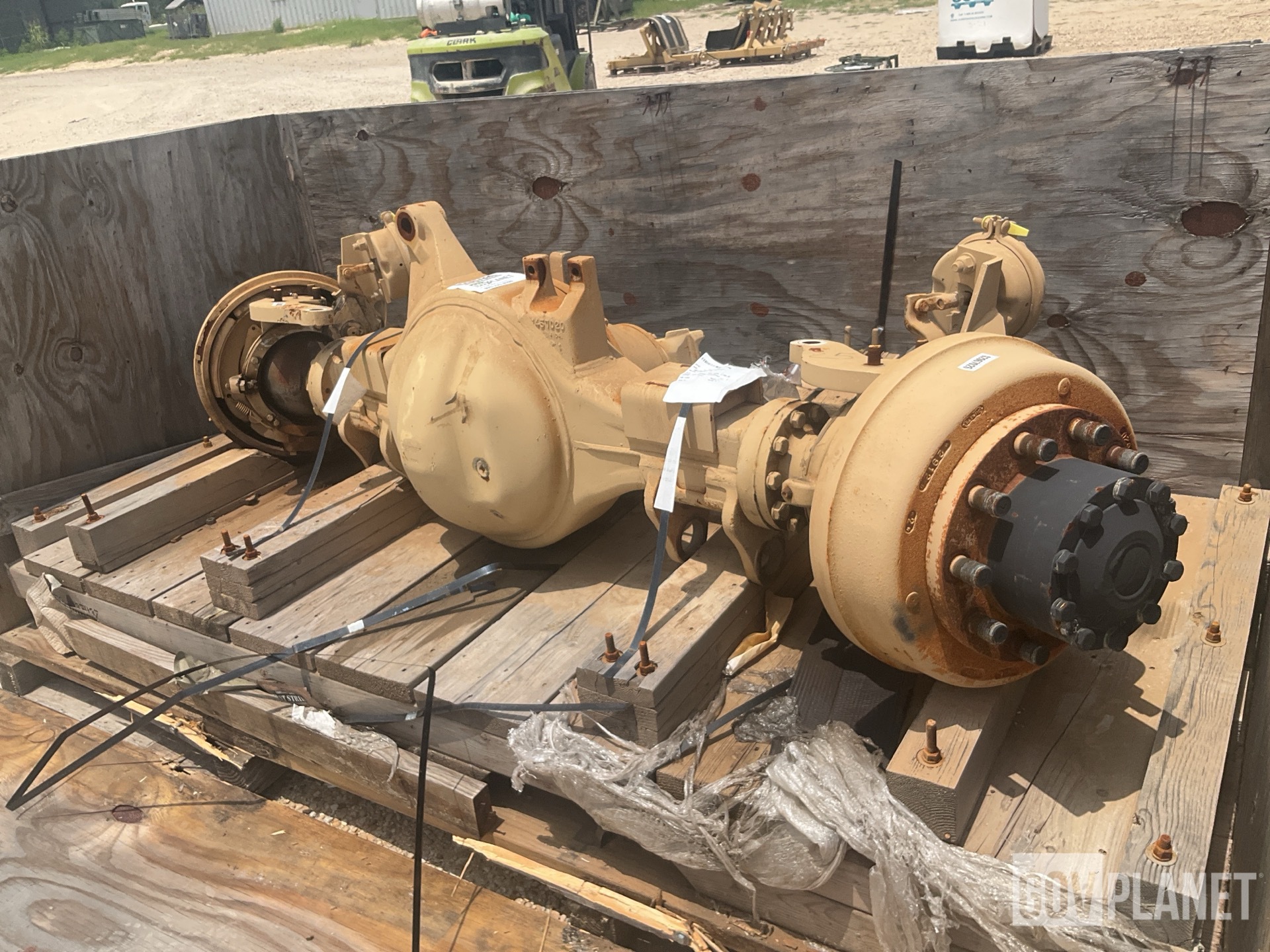 Surplus Oshkosh 3824058 Driving Automotive Axle Assembly in