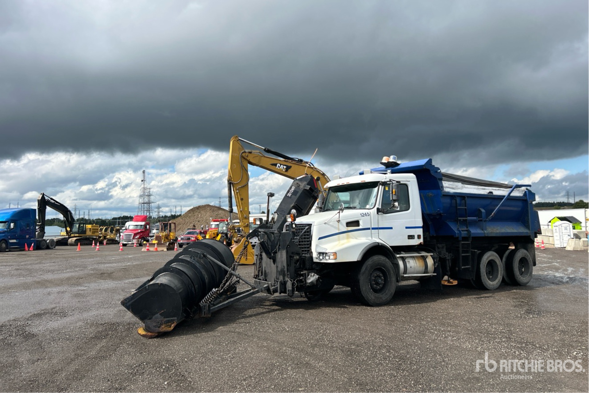 2003 Volvo VHD 6x4 Snow Plow Truck