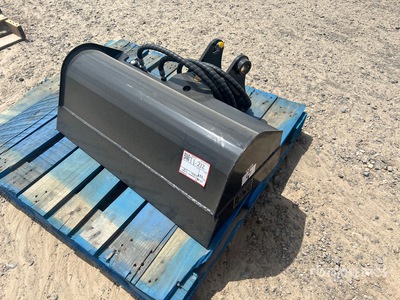 2025 GIYI D3T 32 in Hydraulic Tilting Excavator Bucket (Unused)