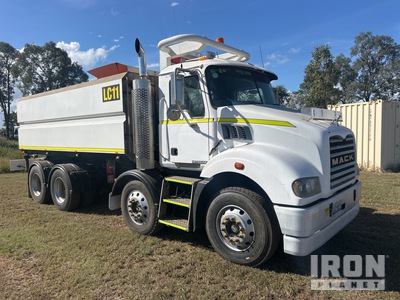 2012 Mack CSMR Metroliner 13000 L 8x4 Twin-Steer Water Truck