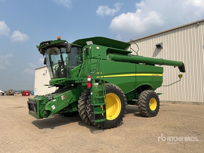 2014 John Deere S670 Combine Harvester