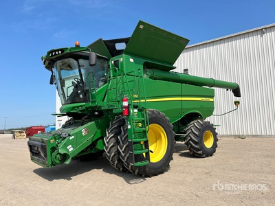 2014 John Deere S690 Combine Harvester