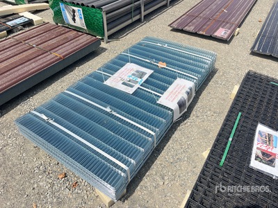 Quantity of (50) 36 in x 72 in Galvanized Steel Garden Mesh Varios otros