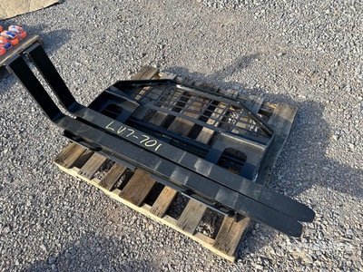 2025 GIYI GY-DHC 60 in Skid Steer Forks (Unused)