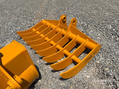 2025 GIYI 44 in Excavator Rake - Fits Cat 305 (Unused)