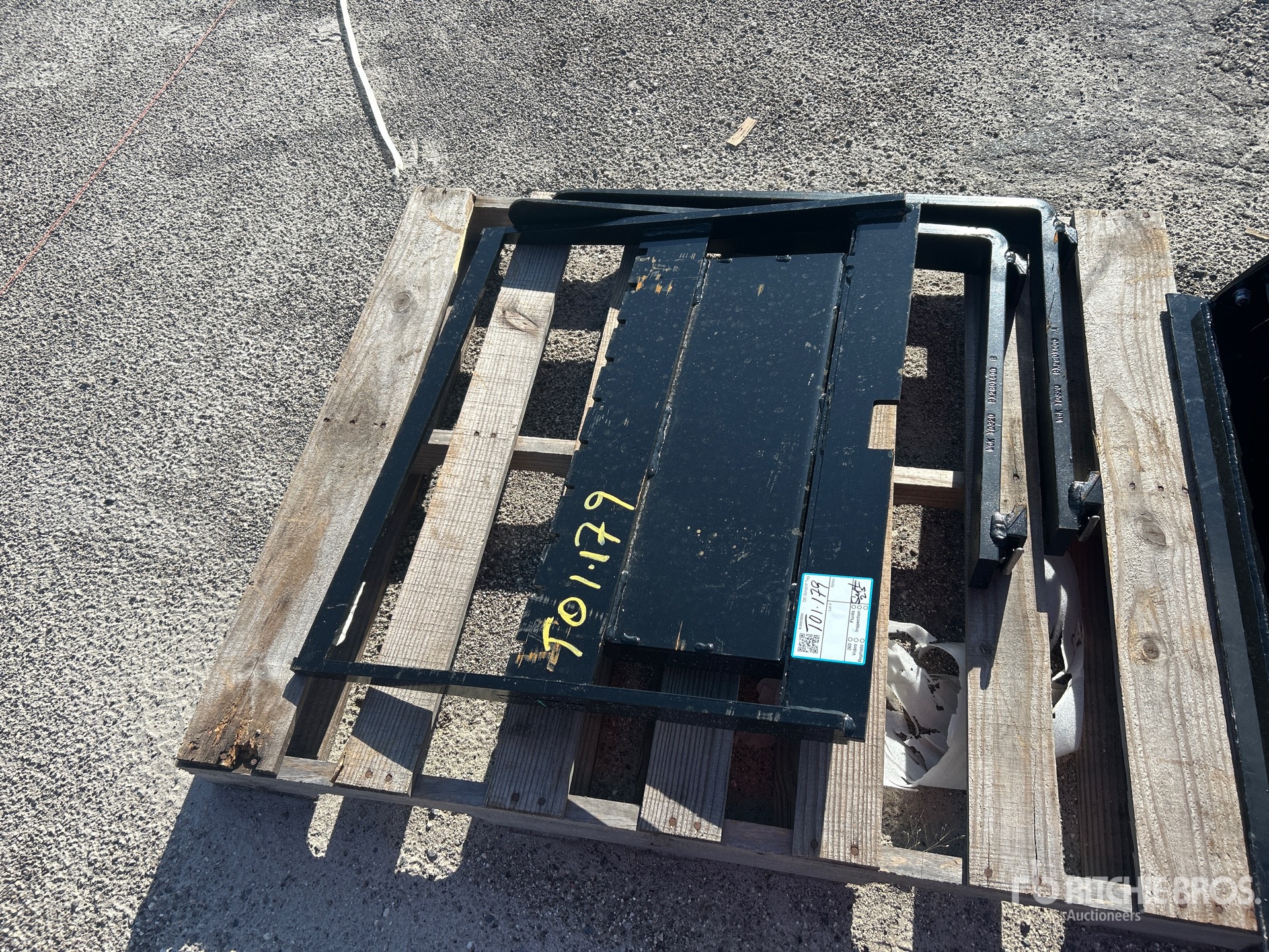 2025 GIYI GY-XHC Mini Skid Steer Forks (Unused)