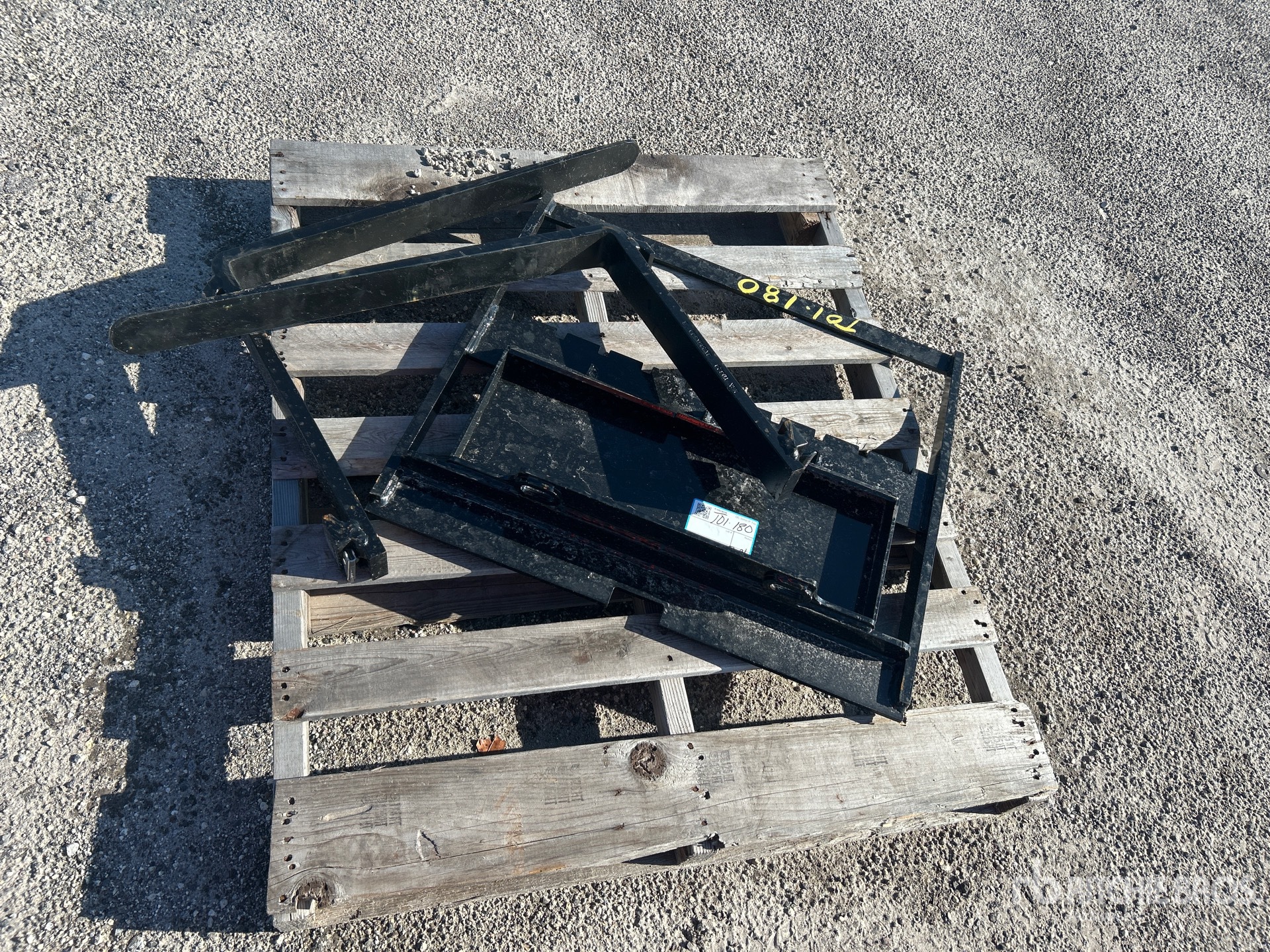 2025 GIYI GY-XHC Mini Skid Steer Forks (Unused)