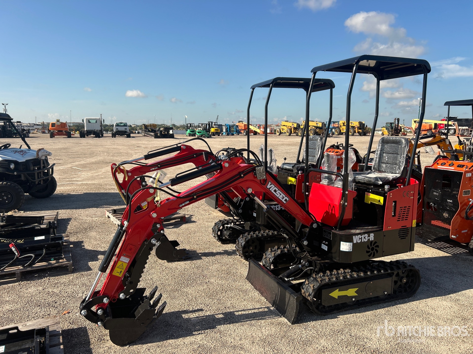 2025 VICSEC VC13J-R Mini Excavadora (Unused)