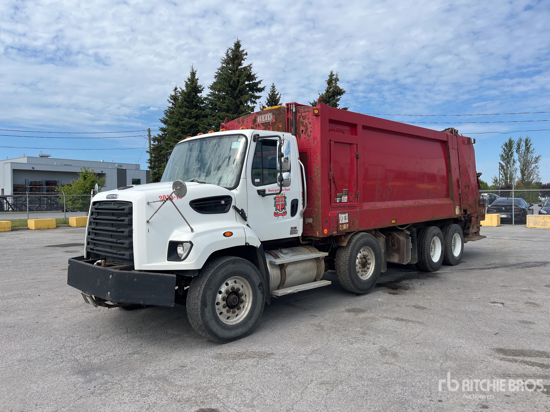 2014 Freightliner 108SD 6x4 Rear Loader Waste Collection Truck