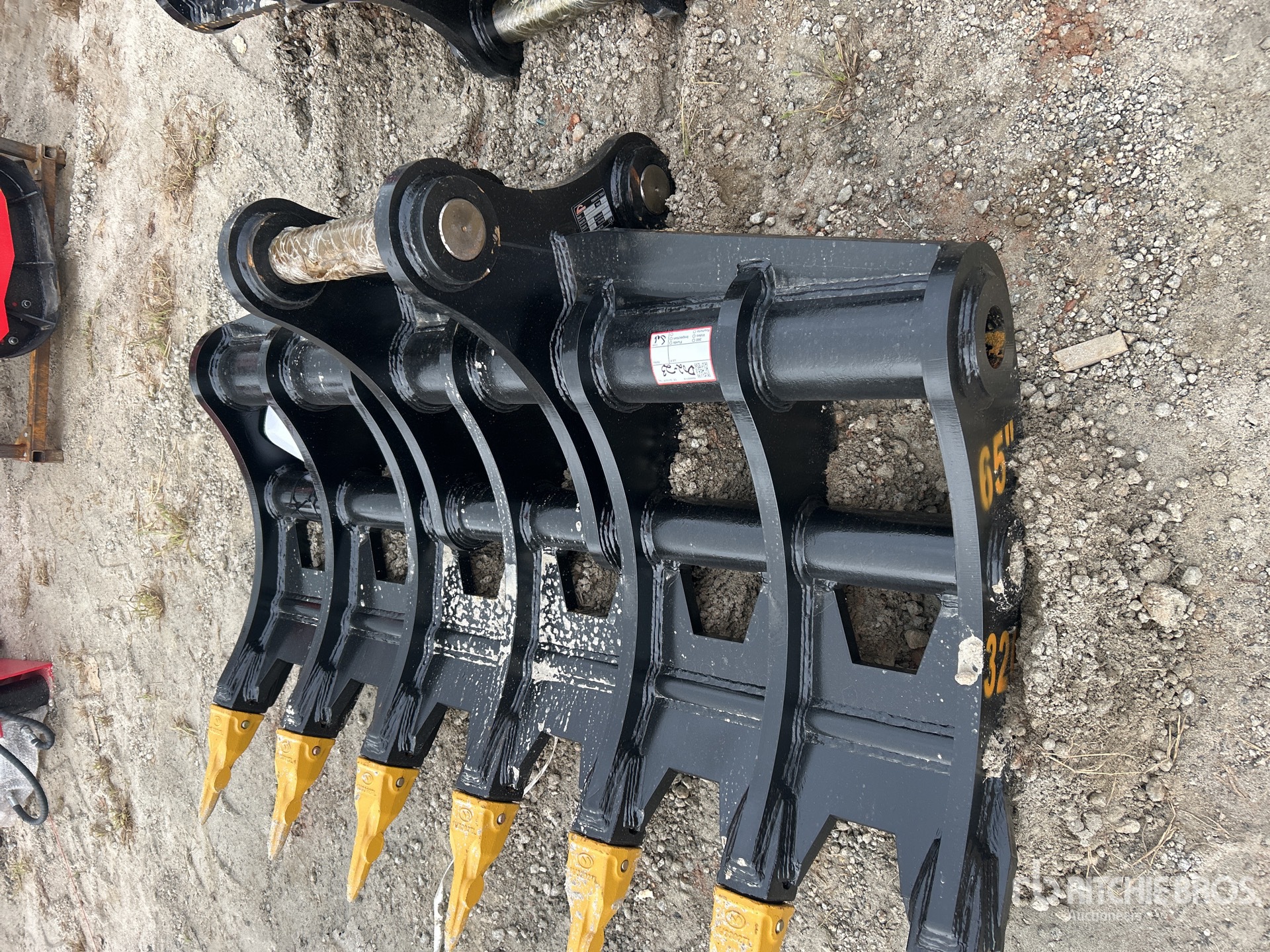 2025 ARTEER ART-RFC320 65 in Excavator Rake - Fits Cat 320 or 17 - 24 ton (Unused)