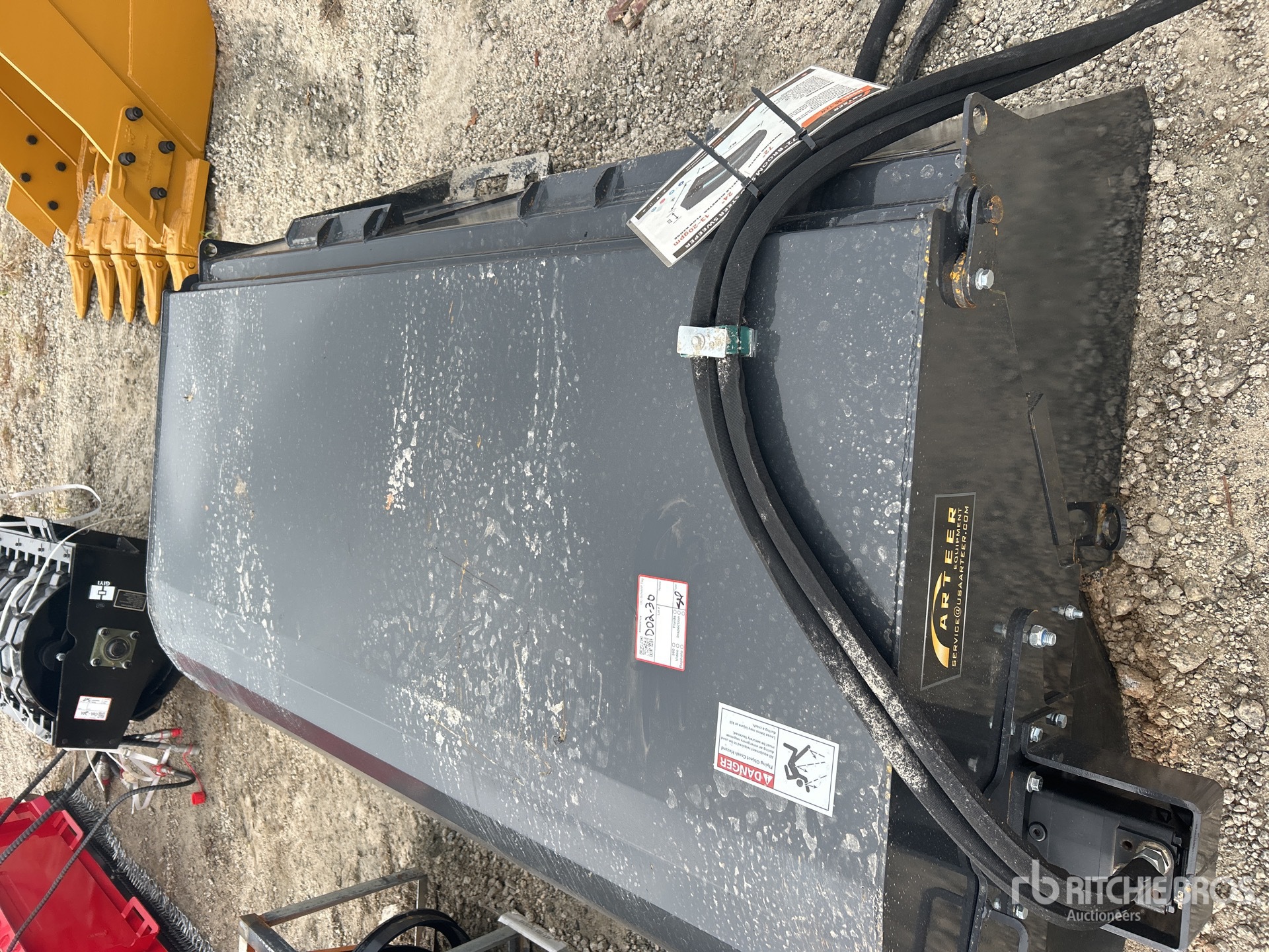 2025 ARTEER SS-72W 72 in Skid Steer Sweeper (Unused)