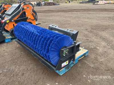 2025 ARTEER ASSB-72W 72 in Manual Angle Skid Steer Broom (Unused)