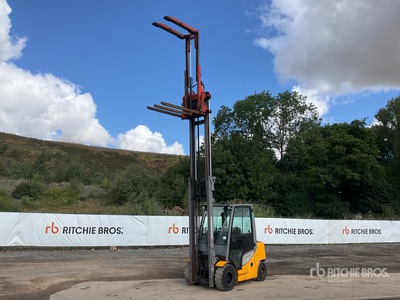 2019 Jungheinrich DFG 430S 3000 kg Full cab with Keg clamp attachment. Forklift
