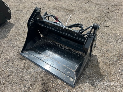 2025 GIYI GY-XKH39F 39 in Multi-Purpose Mini Skid Steer Bucket (Unused)