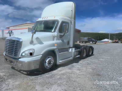 2018 Freightliner Cascadia 125 6x4 T/A Day Cab Truck Tractor