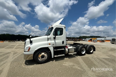 2015 Freightliner Cascadia 125 6x4 T/A Day Cab Truck Tractor
