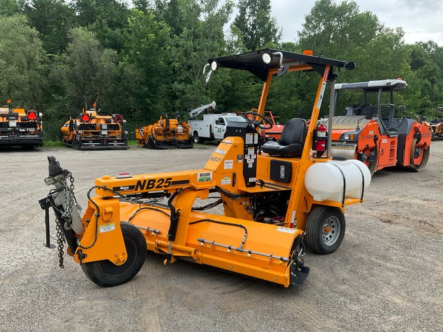 2022 LeeBoy NB25 Self-Propelled Broom 2022 LeeBoy NB25 Self-Propelled Broom