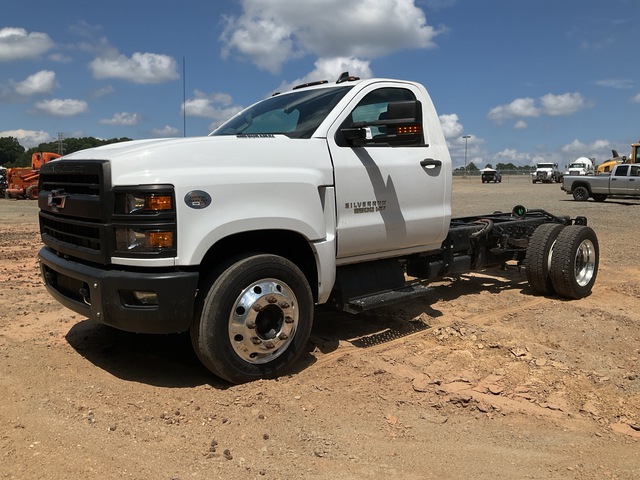 2023 Chevrolet Silverado 5500HD 4x2 Cab and Chassis