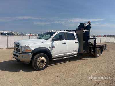 2012 Hiab 077 B S3 CLX 3350 kg Knuckle Boom on 2011 Dodge 5500 4x2 Crew Cab Camion à plateforme avec grue