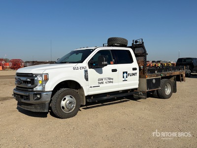 2020 Ford F-350 XLT 4x4 Crew Cab Flatbed Truck