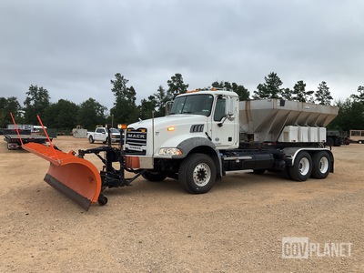 2014 Mack 800 Snow Plow Truck