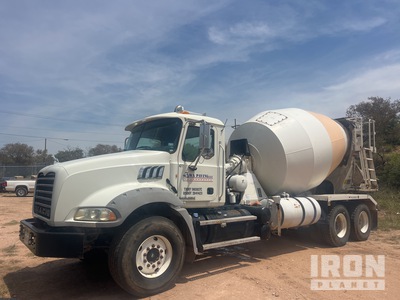 2013 Mack GU813 6x4 Camion malaxeur