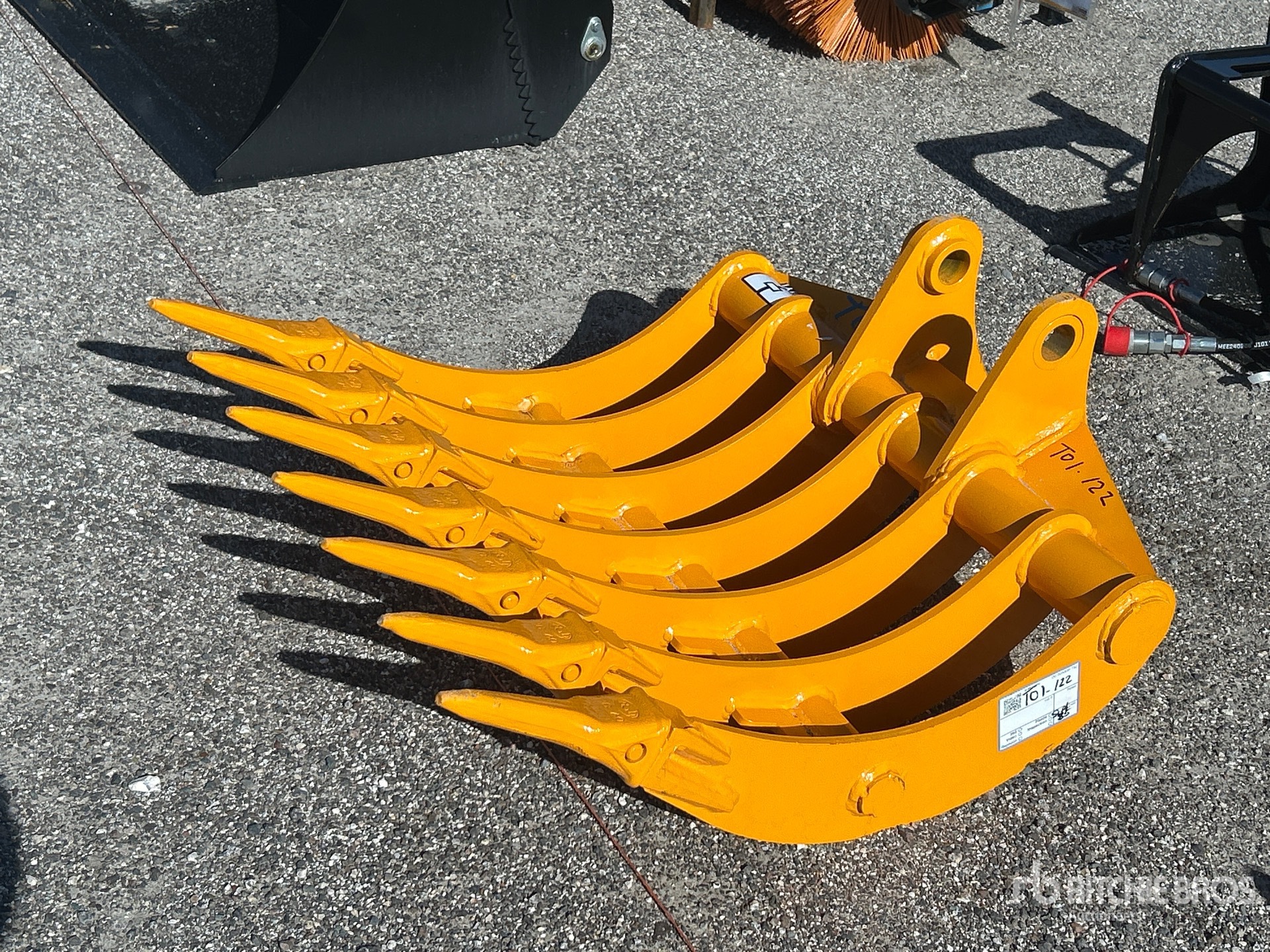 2025 GIYI Excavator Rake - Fits Cat 305 (Unused)